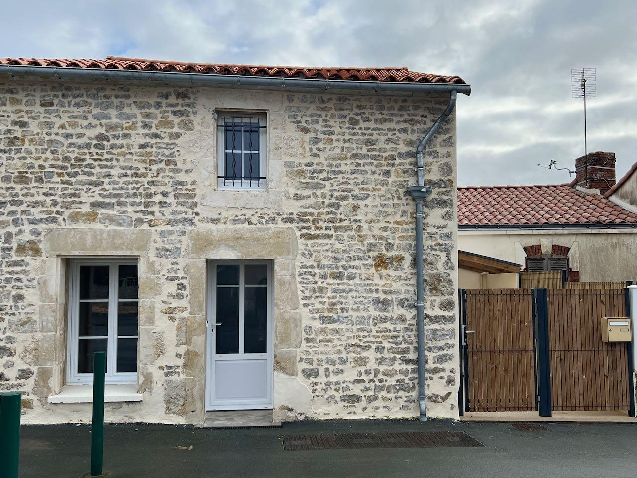 Agence-Immobilière ST JEAN D'HERMINE A LOUER T3